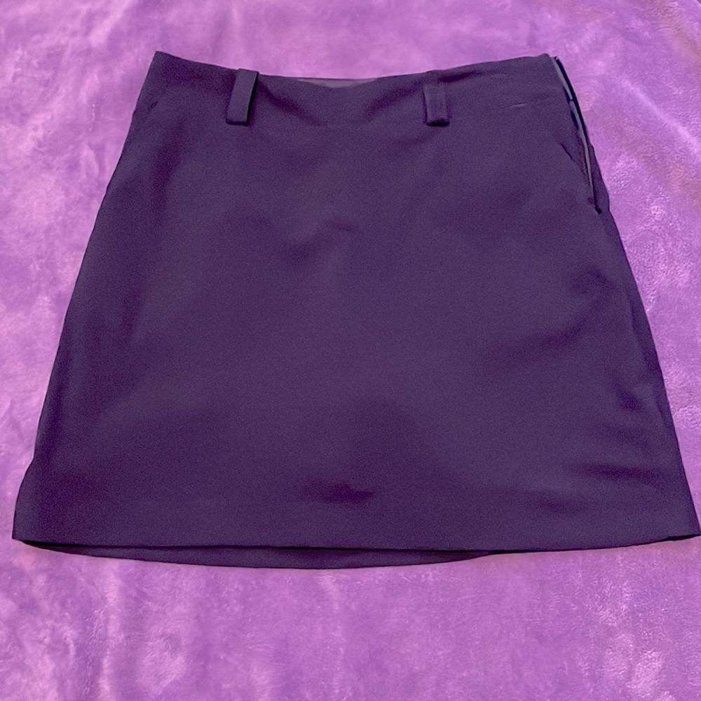 PRE💜 Nike Golf Dri-Fit, Lightweight, Fabric Dark Purple Skort, Size 8.